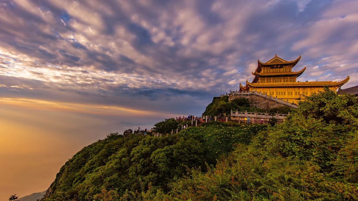 Mount Emei: Where Buddhism Meets the Clouds at 3,099 Meters 🪷🏔️