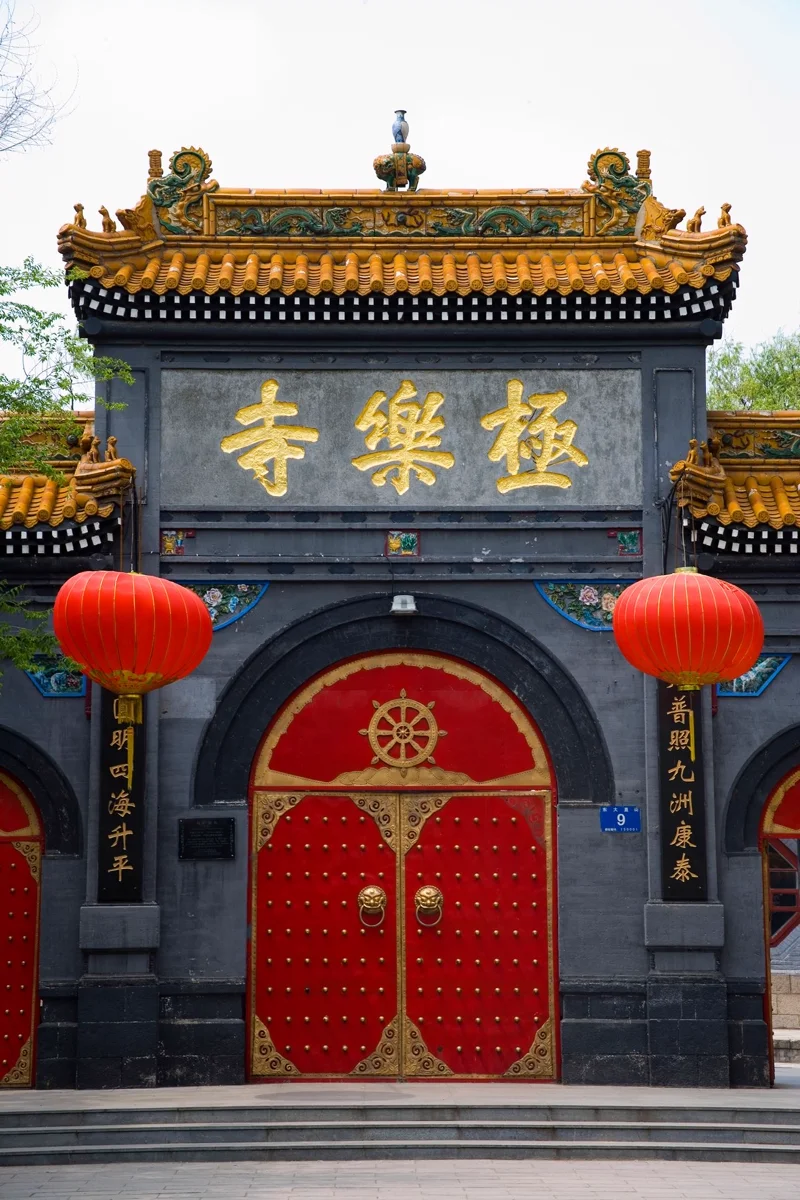 Jile Temple — serenity and snow-covered pagodas!