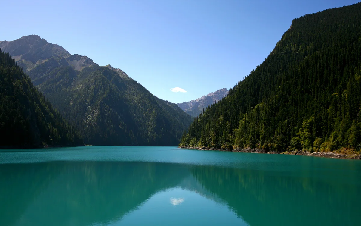 Jiuzhaigou: The Fairy Tale World of Turquoise Lakes and Cascading Waterfalls 💎🌲💦