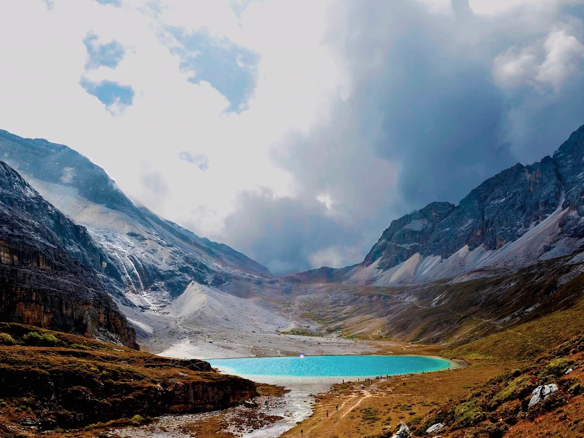 Milk Lake with turquoise water and mountain reflection