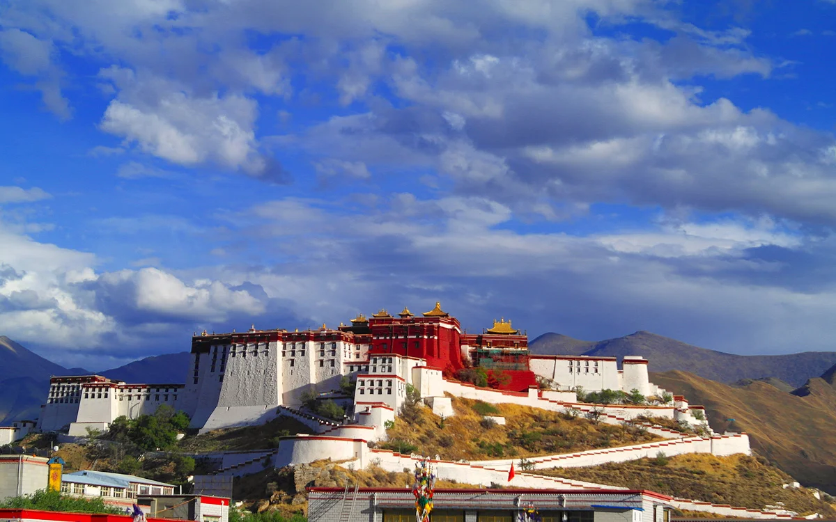 Potala Palace: The Sacred Fortress on the Roof of the World 🏔️🏯