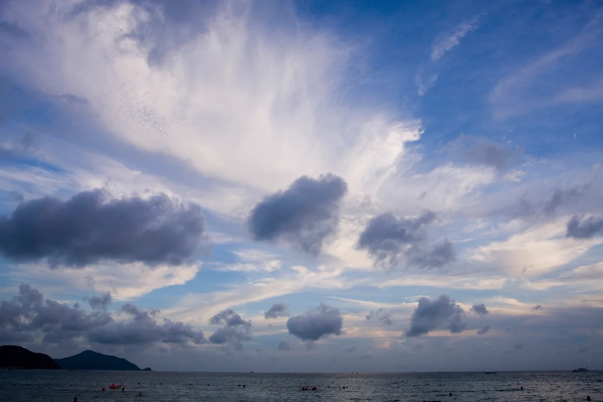 Dadonghai beach - lively and close to everything