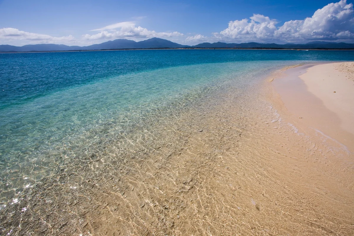 Wuzhizhou Island - crystal clear waters and wooden pier