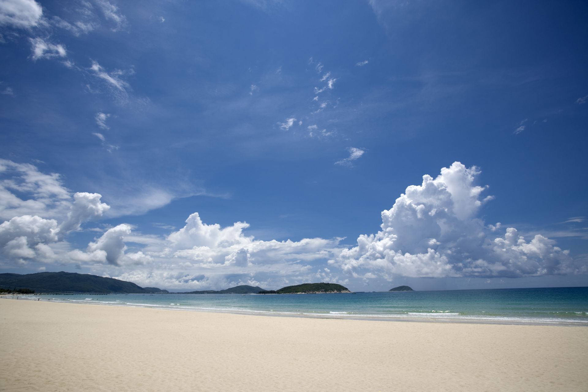 Sanya: China's Tropical Beach Paradise | 4 Days of Sun, Sea & Sand