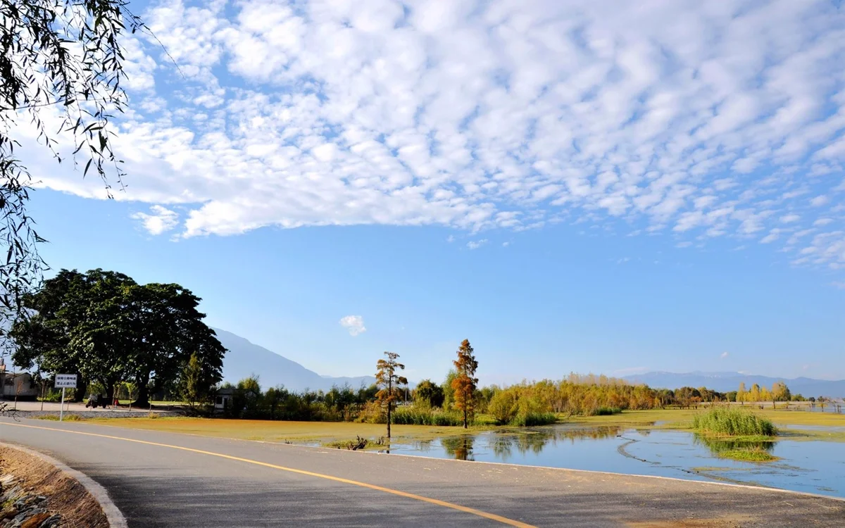 Erhai Lake with mountains and reflection